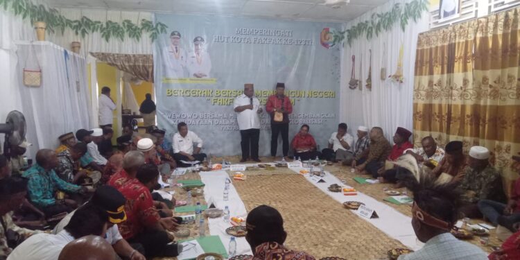 Pj. Gubernur Ali Baham Hadiri Perekatan Adat Jelang HUT Fakfak Ke-123