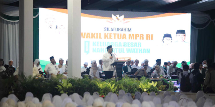 Di Hadapan Ribuan Santri Nahdlatul Wathon NTB, Muzani Paparkan Program Prioritas Prabowo