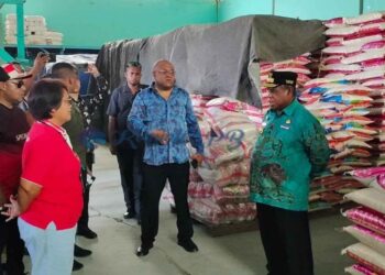 Pj. Gubernur Papua Barat Tinjau Pasar, Pantau Stok Pangan dan Kestabilan Harga
