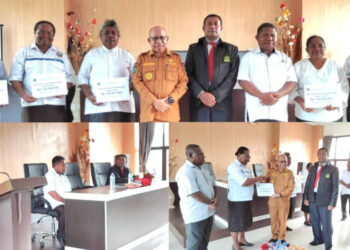 Penyerahan Bantuan Rumah Ibadah Sarana Prasarana dan Bantuan Buku Rohani Kementerian Agama Teluk Wondama Oleh Bupati Teluk Wondama