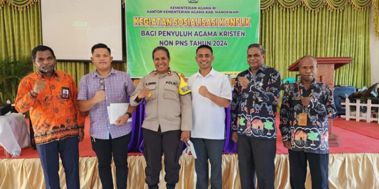 KaKanKemenag Kab.Manokwari Hadir Pada Kegiatan Sosialisasi Penanganan Konflik bagi Penyuluh Agama Kristen Non PNS Tahun 2024