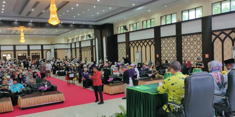 Sambut Kepulangan Jama’ah Haji Kloter 21, Pj. Gubernur Papua Barat : Berperan Menjadi Tauladan Masyarakat