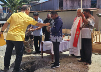 Kakanwil Agama Papua Barat menghadiri Pemberkatan dan Peletakan Batu Pertama Pembangunan Pastoran Paroki Imanuel Sanggeng, Manokwari