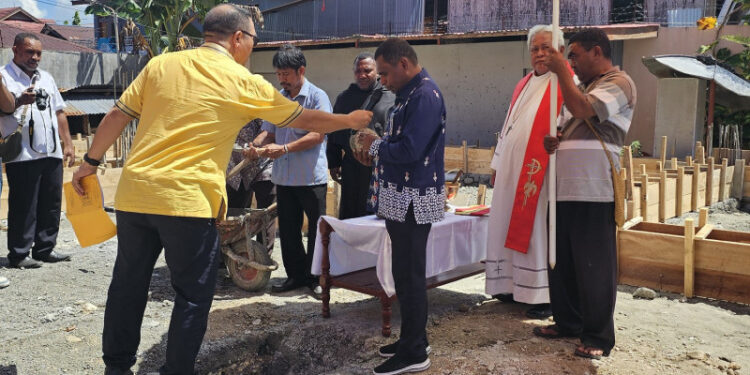 Kakanwil Agama Papua Barat menghadiri Pemberkatan dan Peletakan Batu Pertama Pembangunan Pastoran Paroki Imanuel Sanggeng, Manokwari