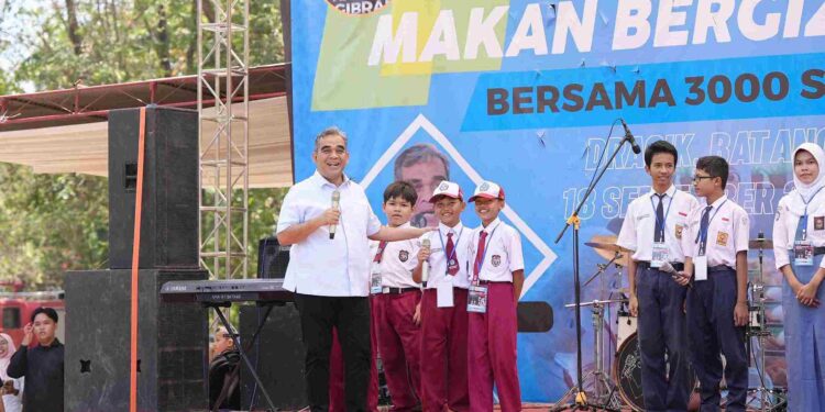 Muzani Tinjau Simulasi 3 Ribu Siswa Makan Bergizi Gratis di Batang, Jawa Tengah