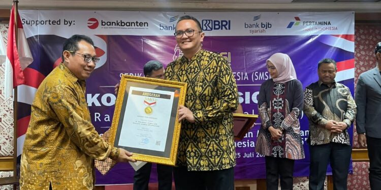 SMSI Sematkan Anugerah Pin Emas Kepada Jaksa Agung RI ST Burhanuddin