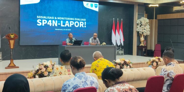 Tingkatkan Pelayanan, Diskominfo Perstatik Papua Barat Sosialisasi dan Monev “SP4N Lapor” di Pemkab Manokwari