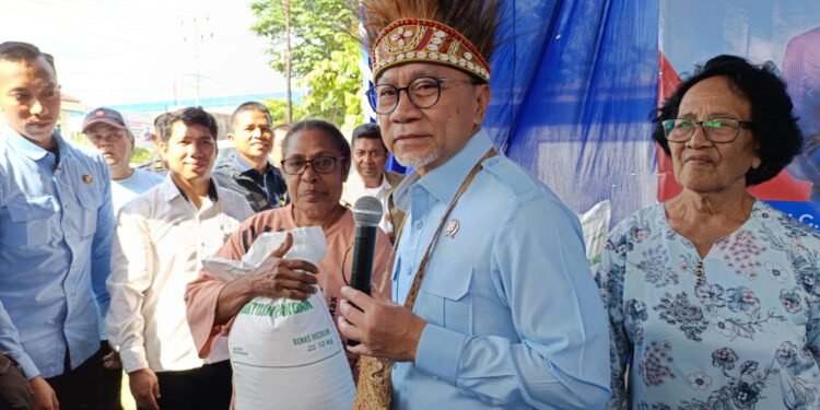Menko Pangan Salurkan 2.094 Ton Beras untuk 69.810 Warga Papua Barat Daya